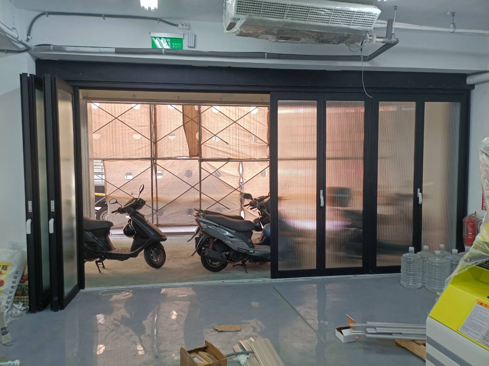新莊頭前路8片折疊門無障礙下支