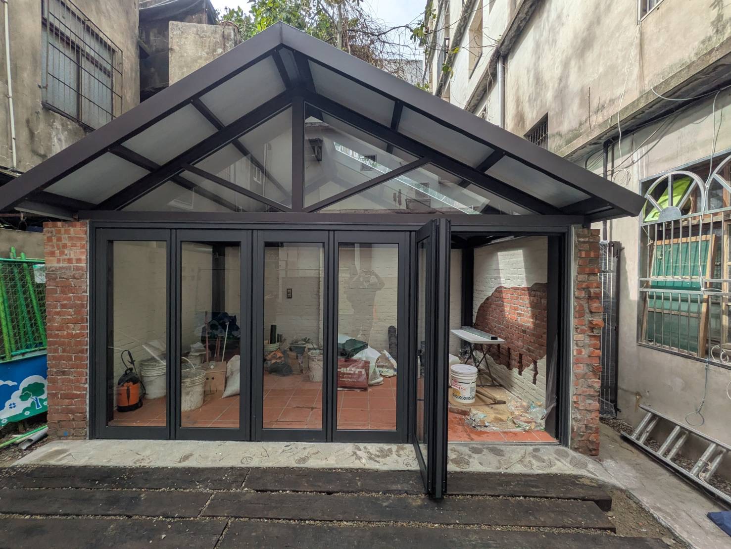 新竹披薩店6片折疊門