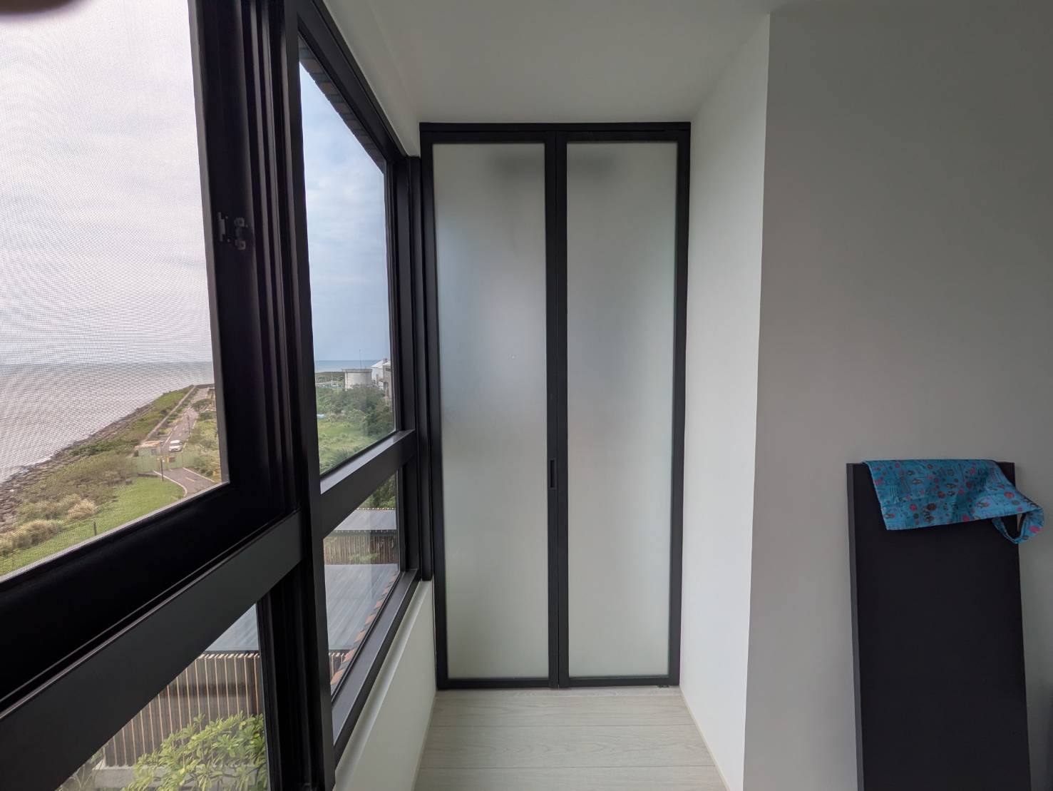 淡水濱海路2片折疊門