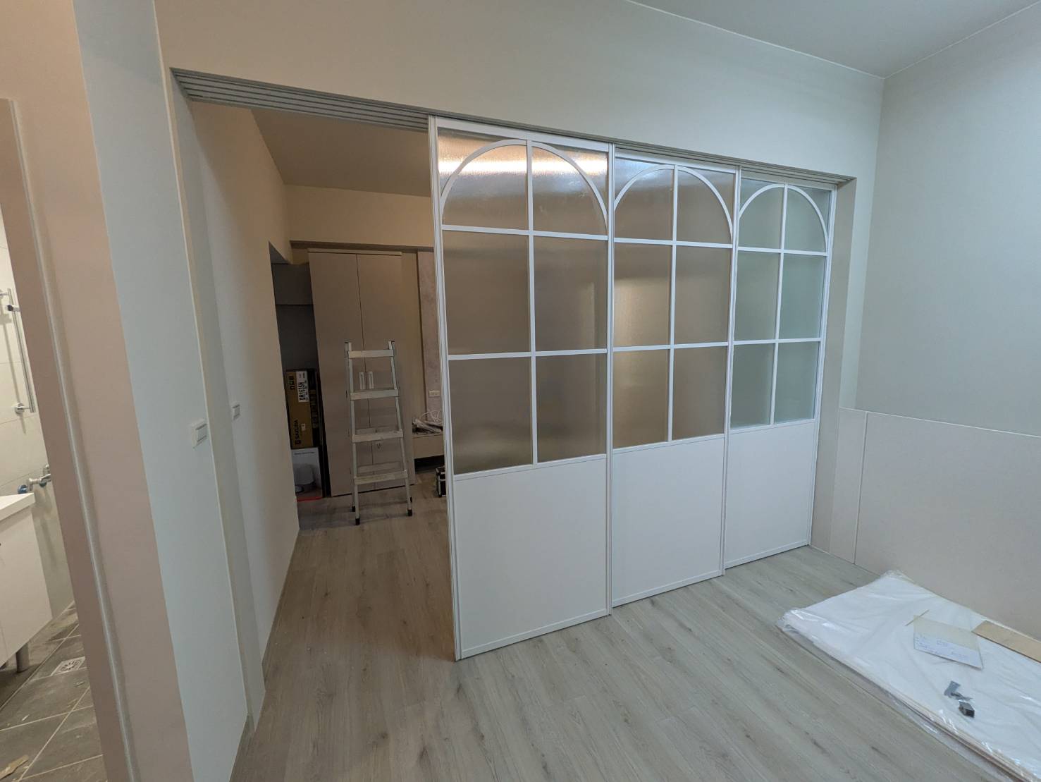 三重水漾路單片4片橫拉 半圓造型