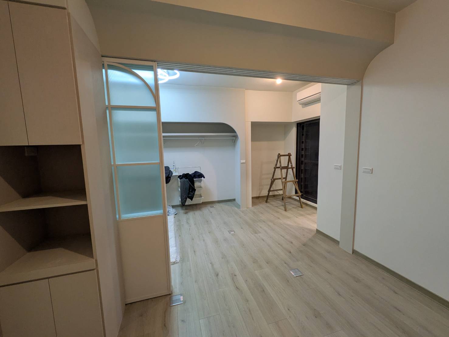 三重水漾路單片4片橫拉 半圓造型